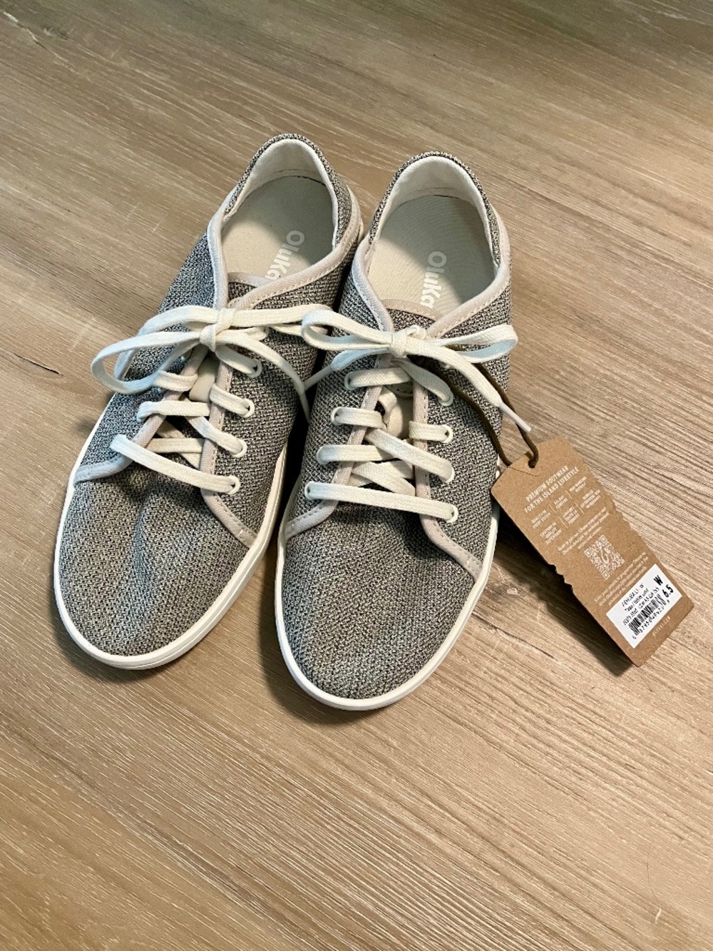 Olukai NWT Pehuea-li Tapa/White Sand Shoes